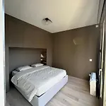 Live - Via A Riva لوغانو