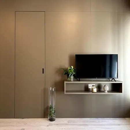 Live - Via A Riva Apartment