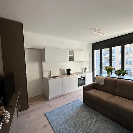 Live - Via A Riva Лугано