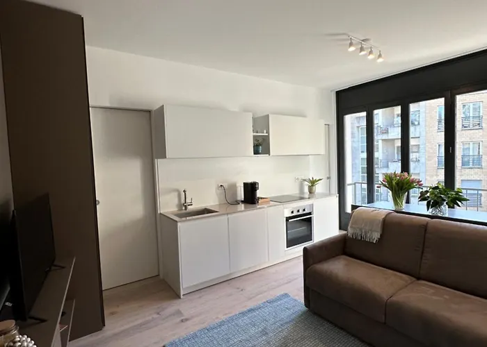 Live - Via A Riva Лугано