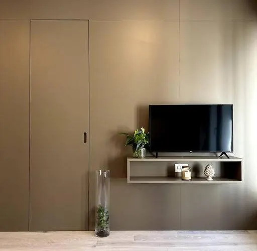 Live - Via A Riva Apartment